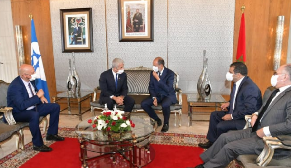 لبيد في المغرب: أبنائنا سيعيشون معاً بسلام 